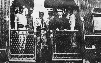 1912年8月18日，孫中山應袁世凱之邀，乘安平號輪船北上，8月25日，在天津換乘火車進京。