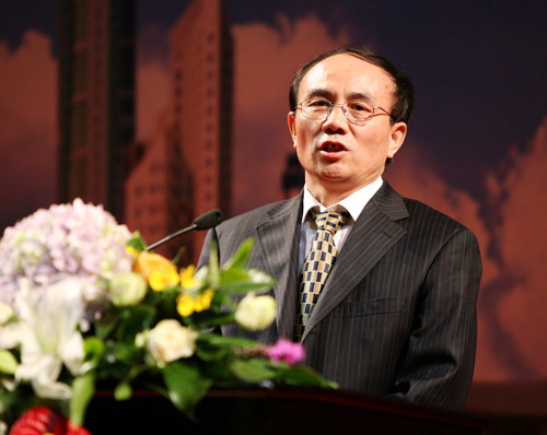 中央文献研究室第三编研部主任龙平平发言