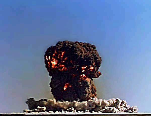 历史照片:回忆我国第一颗原子弹爆炸时的人和
