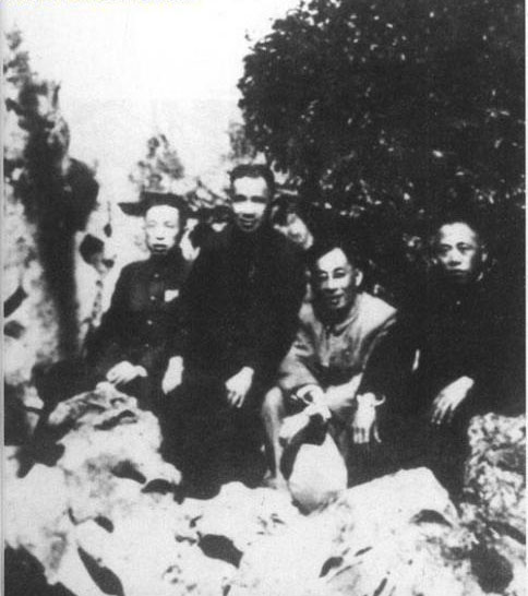 1950年，陶勇（右起）與葉飛、粟裕、王必成在南京