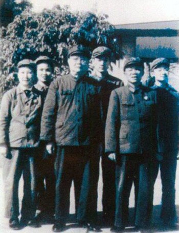 <em>韩先楚</em>与夫人刘芷同叶剑英元帅在福州军区