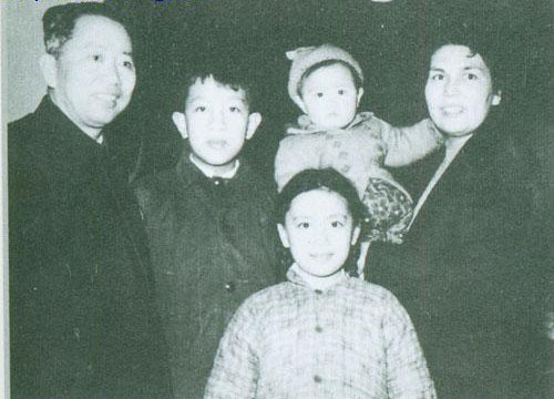 1961年,刘亚楼与家人