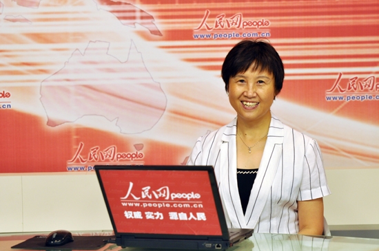 全国党史系统先进工作者、嘉宾李荣珍 (人民网记者 刘倩摄影)