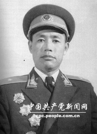 第118师师长邓岳。