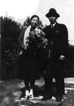 1940年，周恩来和邓颖超结婚15周年合影