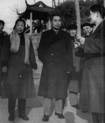1963年2月，周恩来和邓颖超在苏州